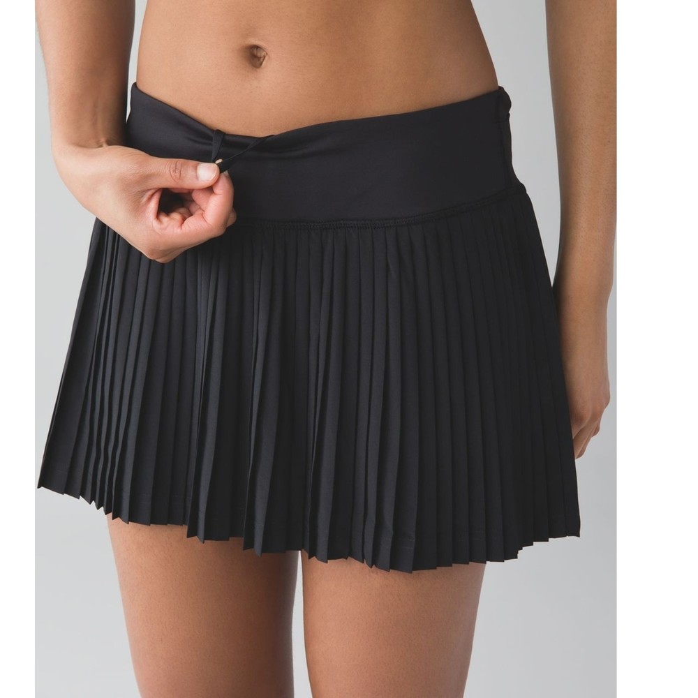 Lululemon Pleat To Street Skirt II Black Size 2